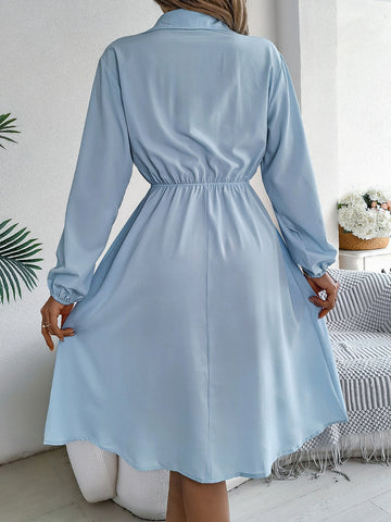 Langärmliges Midikleid mit Kragen und Taschen