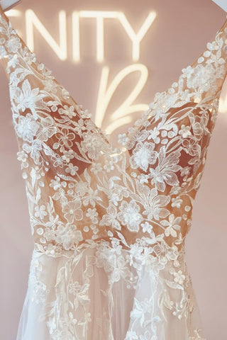 Sleeveless V-Neck Wedding Dress Princess Tulle With Appliques