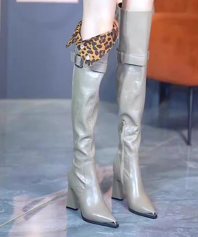 Gelbe, schicke Stiefel aus Kunstleder mit klobigem Absatz