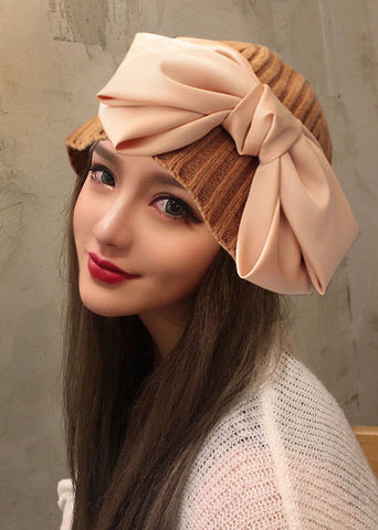 Stilvolle beige Bonnie-Mütze mit Patchwork-Schleife