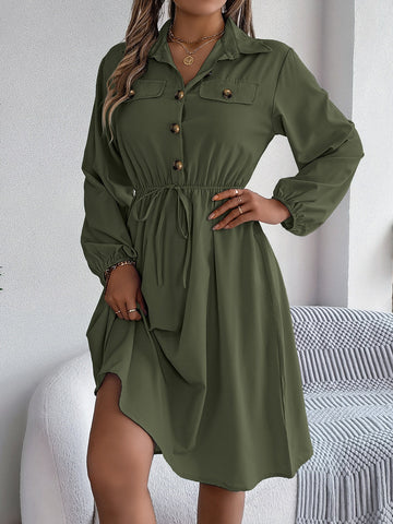 Langärmliges Midikleid mit Kragen und Taschen