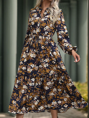 Langärmliges Midikleid mit Einkerbungen