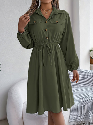 Langärmliges Midikleid mit Kragen und Taschen