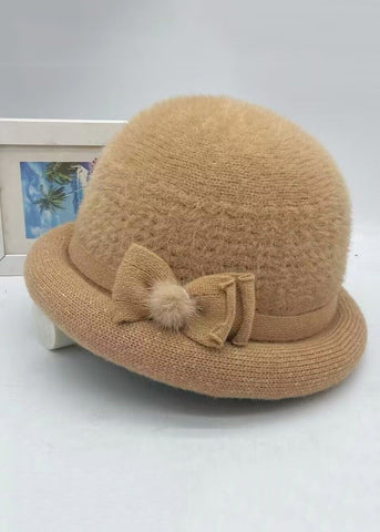 Feine Glockenmütze aus Strick mit Schleife in Khaki