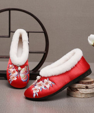 Flache Schuhe im chinesischen Stil mit roter, flauschiger Wollfütterung und Stickerei