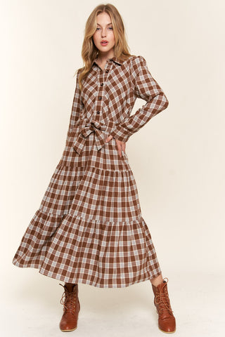 Kariertes, gestuftes Midi-Hemdkleid