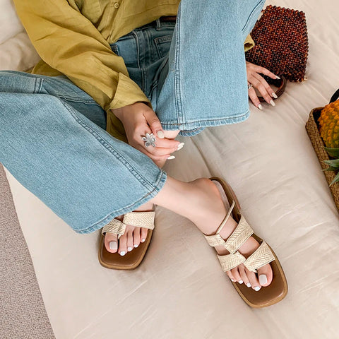 2024 Summer Women Slippers Mules Shoes for Women Open Toe Med Heel Shoes Slingback Modern Slippers Gladiator Shoes