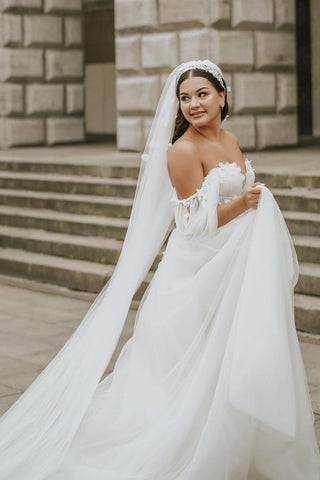 Off-the-Shoulder Tulle Boho Wedding Dress With Appliques