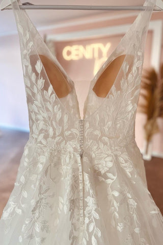 Spaghetti-Straps Sleeveless Wedding Dress Lace Appliques Long