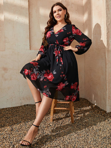 Kleid in Übergröße mit Blumenmuster, Überkragen und Taillenschnürung