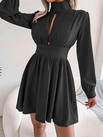 Minikleid zum Abendessen im Resort-Stil mit Kragen