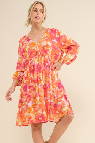 Resort-Kleid in voller Größe mit Blumenmuster und Bindeband am Rücken