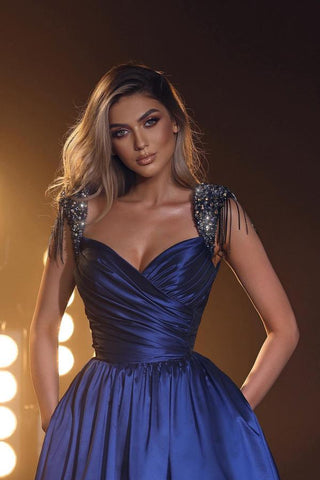 Abendkleid mit Flügelärmeln und Herzausschnitt, lang, mit Perlen und Taschen