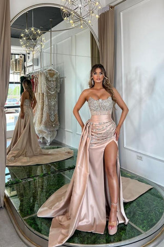 Abendkleid im Meerjungfrau-Stil mit Herzausschnitt, ärmellos, Schlitz und Perlenrüschen