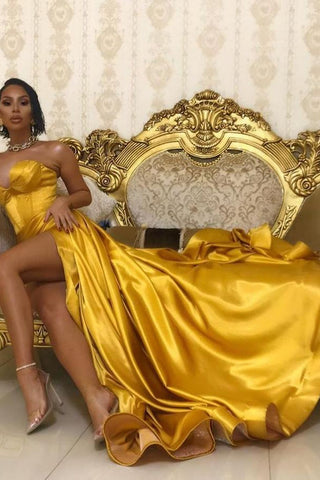 Glamouröses langes Ballkleid mit Schlitz im Angebot Sweetheart