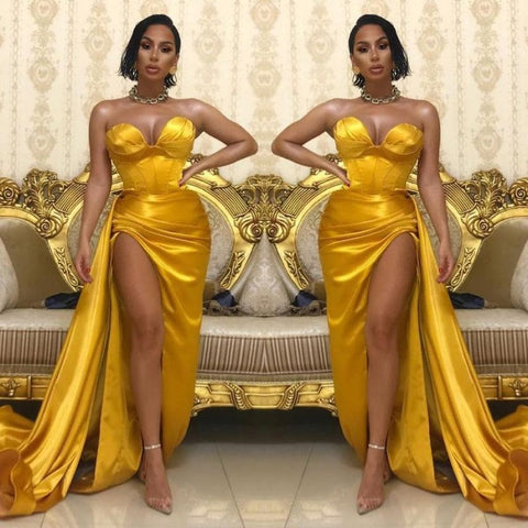 Glamouröses langes Ballkleid mit Schlitz im Angebot Sweetheart