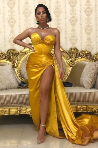 Glamouröses langes Ballkleid mit Schlitz im Angebot Sweetheart