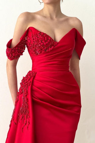 Glamouröses langes rotes schulterfreies Abendkleid aus Spitze im Meerjungfrauenstil