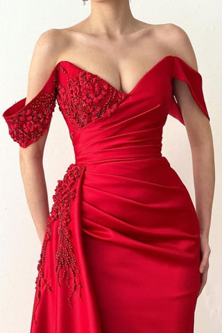 Glamouröses langes rotes schulterfreies Abendkleid aus Spitze im Meerjungfrauenstil