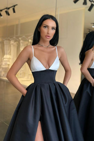 Wunderschönes schwarz-weißes Ballkleid mit langen, geschlitzten Spaghettiträgern