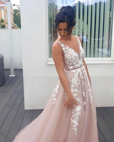 Wunderschönes ärmelloses langes Ballkleid aus Tüll mit Spitzenapplikationen und V-Ausschnitt