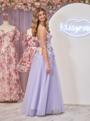 A-Linien-Heimkehrkleid aus trägerlosem Tüll mit 3D-Blumen