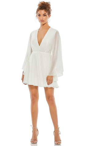 Kurzes Kleid mit langen Ärmeln und V-Ausschnitt