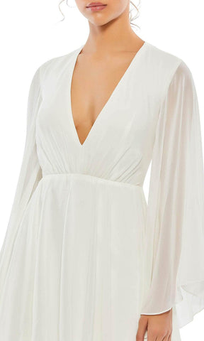 Kurzes Kleid mit langen Ärmeln und V-Ausschnitt