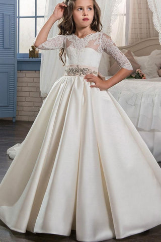 Elfenbeinfarbenes langes Ballkleid aus Satin für Blumenmädchen mit Ärmeln