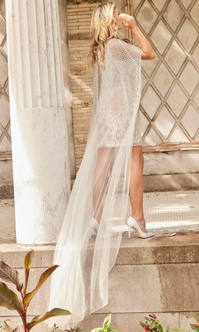 Hochgeschlossenes Brautkleid mit Perlen