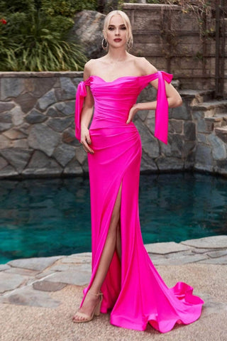 Schlichtes Abendkleid aus Jersey mit hohem Schlitz