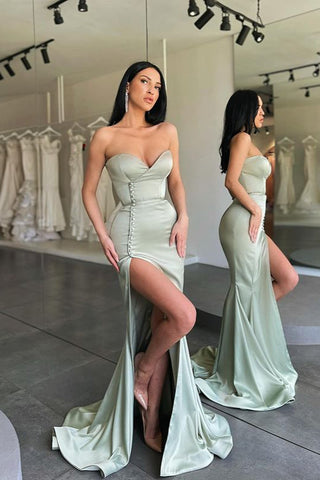 Modernes langes Meerjungfrau-Ballkleid mit seitlichem Schlitz und herzförmigem Ausschnitt