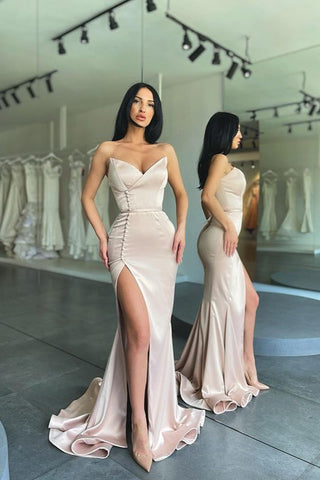 Modernes langes Meerjungfrau-Ballkleid mit seitlichem Schlitz und herzförmigem Ausschnitt