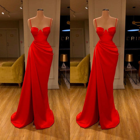 Modernes, atemberaubendes rotes Ballkleid mit runden Körbchen und hohem Schlitz und Spaghettiträgern