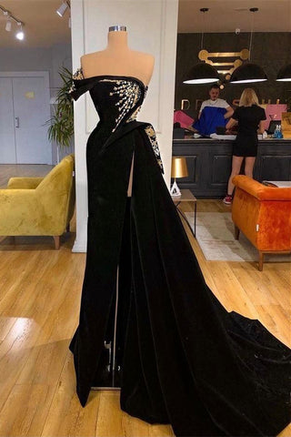 Schlichtes trägerloses A-Linien-Ballkleid mit Schlitz vorn und Perlen
