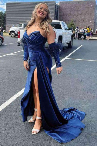 Rotes Abendkleid mit herzförmigem Ausschnitt und abnehmbaren Ärmeln