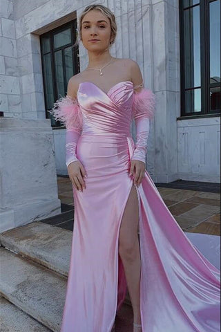 Rotes Abendkleid mit herzförmigem Ausschnitt und abnehmbaren Ärmeln