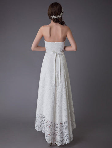 Schlichte Brautkleider Spitze High Low Trägerlos Schärpe Asymmetrisch Kurzes Brautkleid Exklusiv