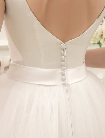 Schlichte Brautkleider Satin Quadratischer Ausschnitt Applikation Kurzes Brautkleid Mit Perlen Schleife Schärpe Exklusiv