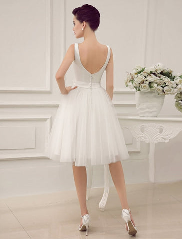 Schlichte Brautkleider Satin Quadratischer Ausschnitt Applikation Kurzes Brautkleid Mit Perlen Schleife Schärpe Exklusiv