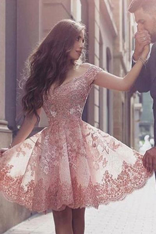 Charmantes, schulterfreies Homecoming-Kleid in Blush mit Applikationen 
