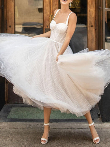 Weißes kurzes Brautkleid in T-Länge, A-Linie, Herzausschnitt, Perlen, Spaghettiträger, bodenlanges Kleid