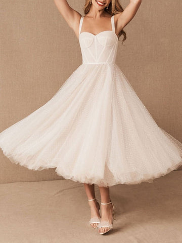 Weißes kurzes Brautkleid in T-Länge, A-Linie, Herzausschnitt, Perlen, Spaghettiträger, bodenlanges Kleid